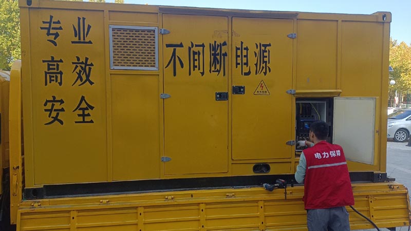 索县柴油发电机组和UPS电源配合使用时，如何避免切换过程中的电力中断？